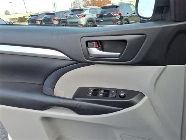 2019 Toyota Highlander SE