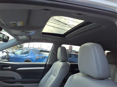 2019 Toyota Highlander SE