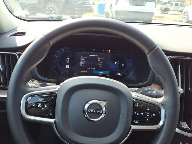 2024 Volvo S60 Plus Dark Theme