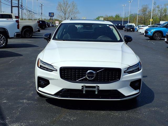 2024 Volvo S60 Plus Dark Theme