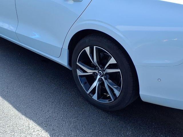 2024 Volvo S60 Plus Dark Theme
