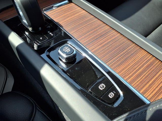 2024 Volvo S60 Plus Dark Theme