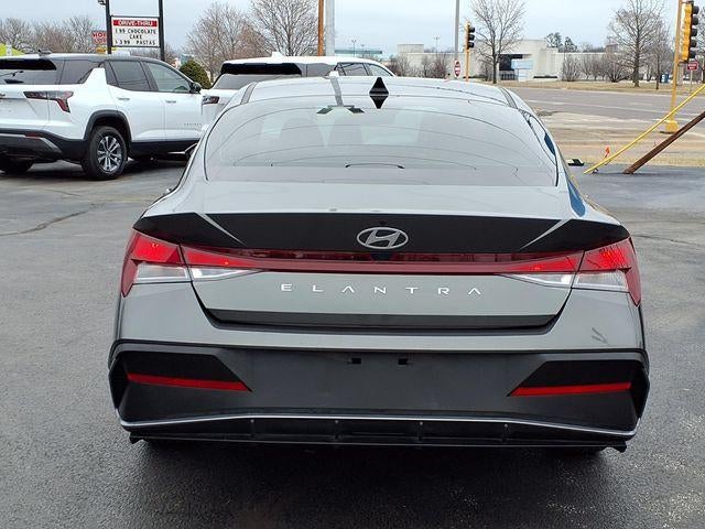 2024 Hyundai Elantra SE