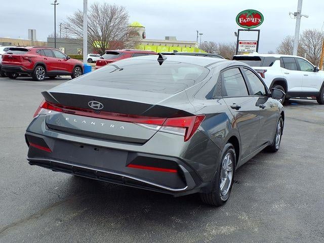 2024 Hyundai Elantra SE